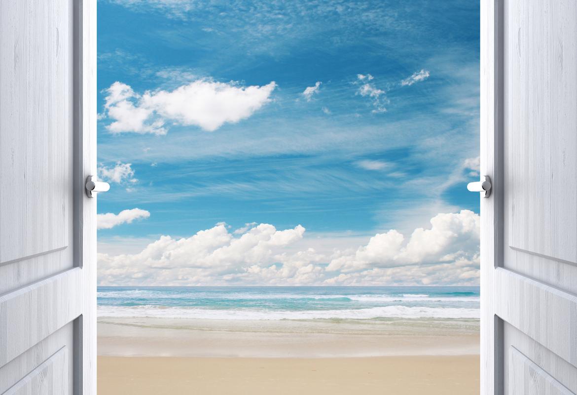 Окно с видим на пляж